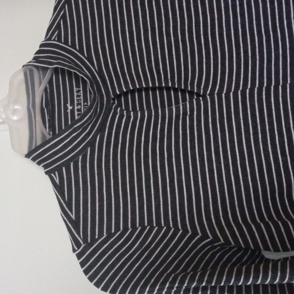 Keyhole mockneck striped ribbed long sleeve, medium, American eagle?